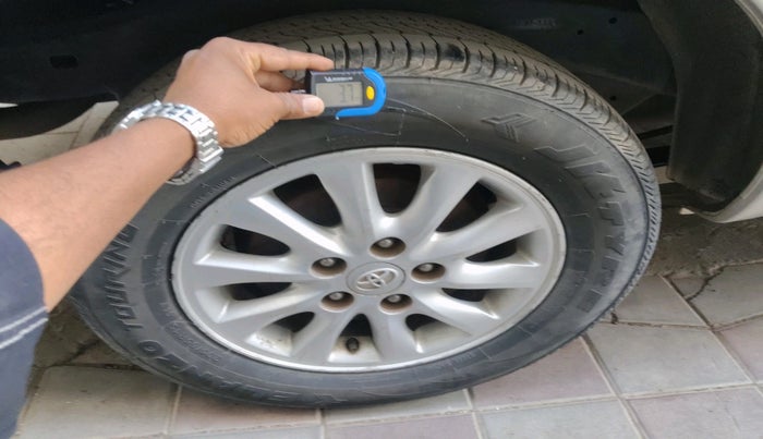 2014 Toyota Innova 2.5 GX 7 STR, Diesel, Manual, 1,15,493 km, tyre