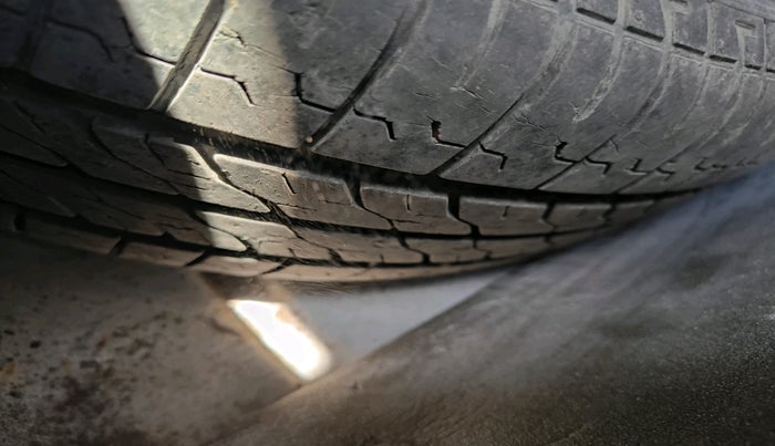 2012 Ford Figo TITANIUM 1.2 PETROL, Petrol, Manual, 70,894 km, tyre