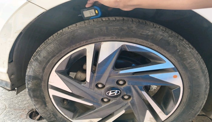 2021 Hyundai NEW I20 ASTA 1.2 MT, Petrol, Manual, 27,615 km, tyre