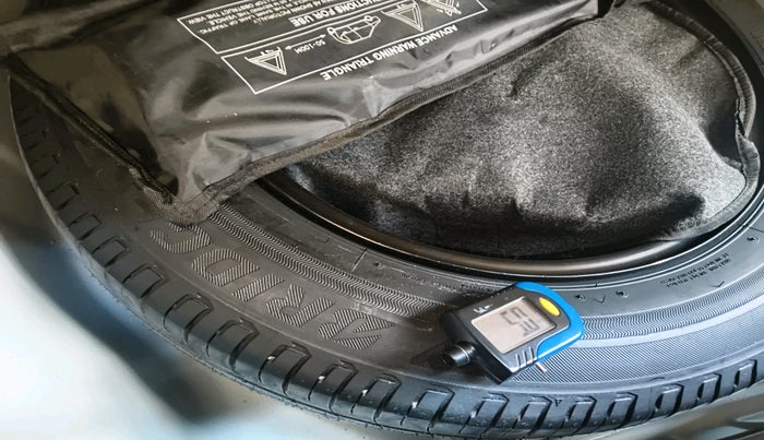 2021 Hyundai NEW I20 ASTA 1.2 MT, Petrol, Manual, 27,615 km, tyre