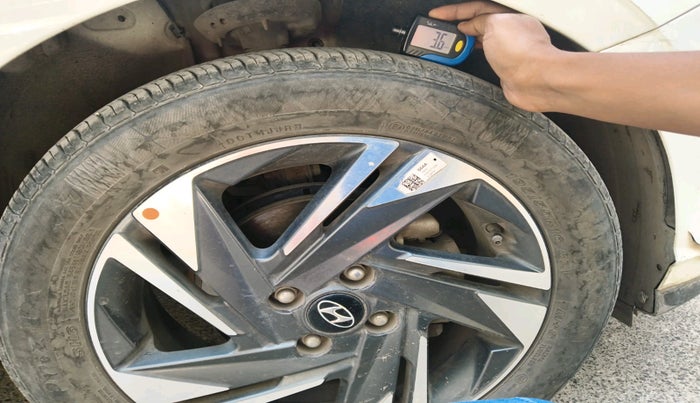 2021 Hyundai NEW I20 ASTA 1.2 MT, Petrol, Manual, 27,615 km, tyre