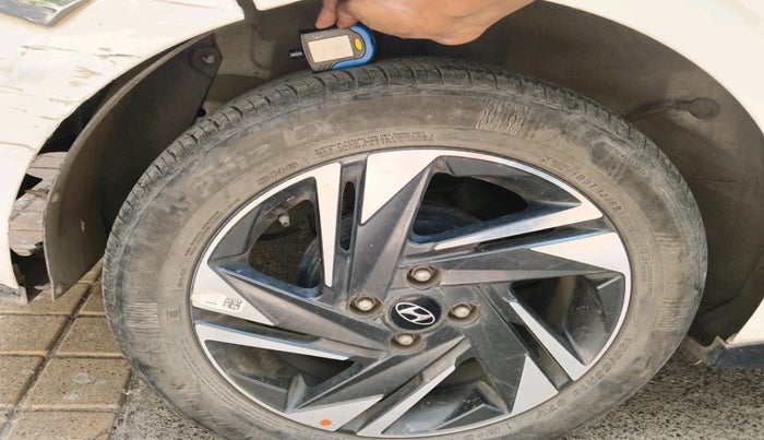 2021 Hyundai NEW I20 ASTA 1.2 MT, Petrol, Manual, 27,615 km, tyre