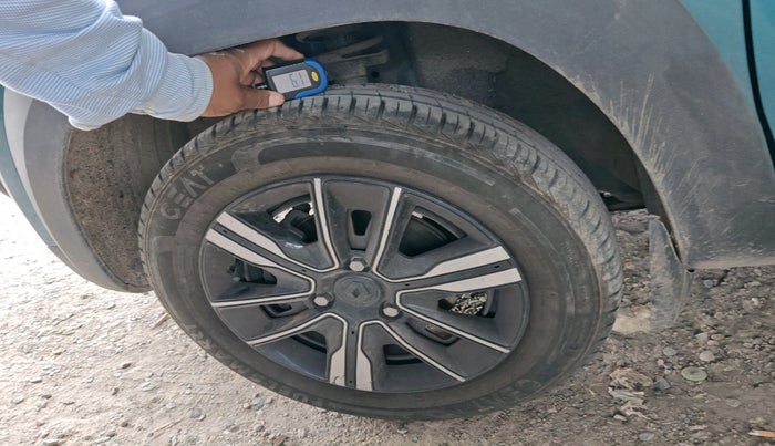 2024 Renault Kwid CLIMBER MT 1.0, Petrol, Manual, 4,195 km, tyre