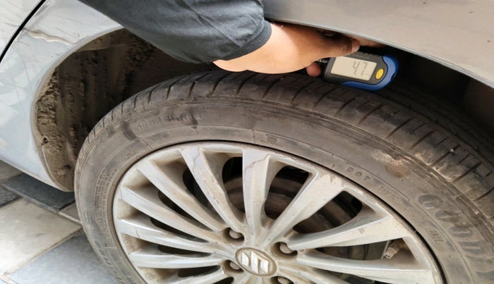 2015 Maruti Ciaz ZDI+, Diesel, Manual, 1,83,654 km, tyre