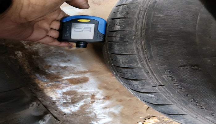 2015 Maruti Ciaz ZDI+, Diesel, Manual, 1,83,654 km, tyre