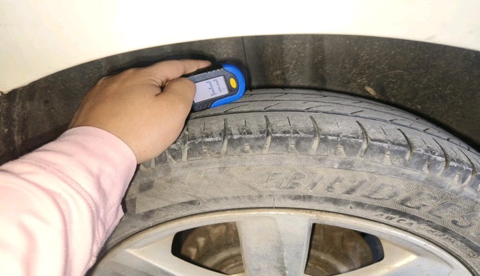 2017 Volkswagen Polo COMFORTLINE 1.5L, Diesel, Manual, 96,903 km, tyre