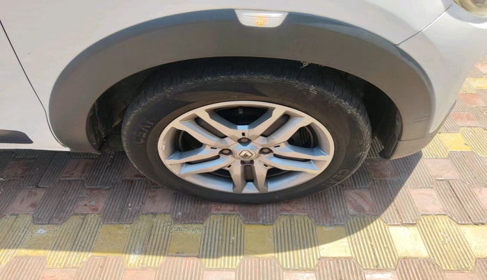 2020 Renault TRIBER RXZ, Petrol, Manual, 49,243 km, tyre