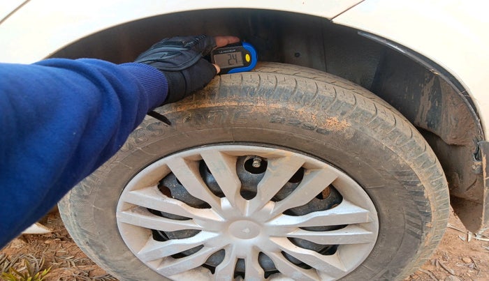 2010 Fiat Grand Punto ACTIVE 1.3, Diesel, Manual, 1,79,846 km, tyre