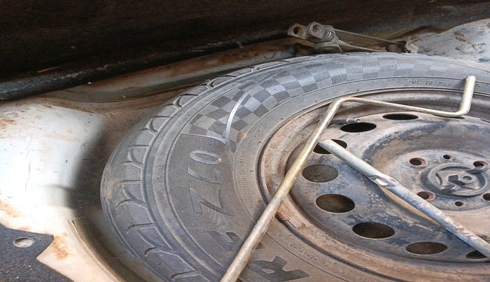 2010 Fiat Grand Punto ACTIVE 1.3, Diesel, Manual, 1,79,846 km, tyre