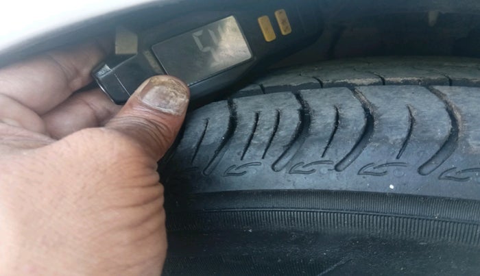 2015 Hyundai Grand i10 SPORTZ 1.2 KAPPA VTVT, Petrol, Manual, 1,08,187 km, tyre