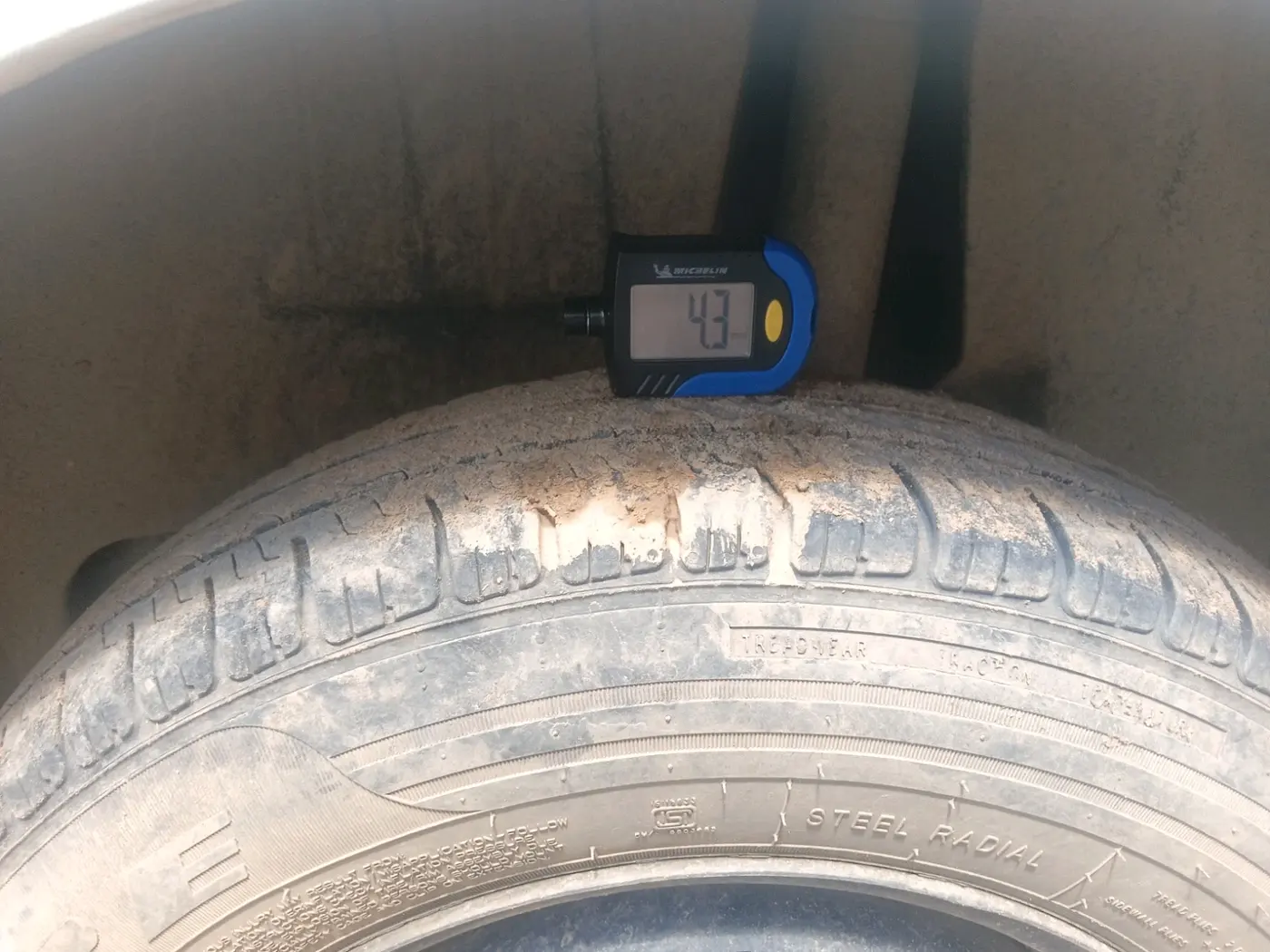 2017 Maruti Dzire VXI, Petrol, Manual, 76,414 km, tyre