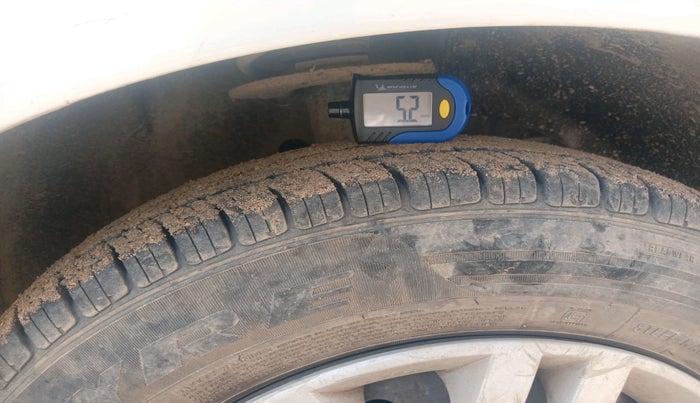 2017 Maruti Dzire VXI, Petrol, Manual, 76,414 km, tyre