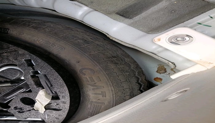 2024 Mahindra XUV 3XO MX3 Pro 1.2 L TCMPFi, Petrol, Manual, 26,660 km, tyre