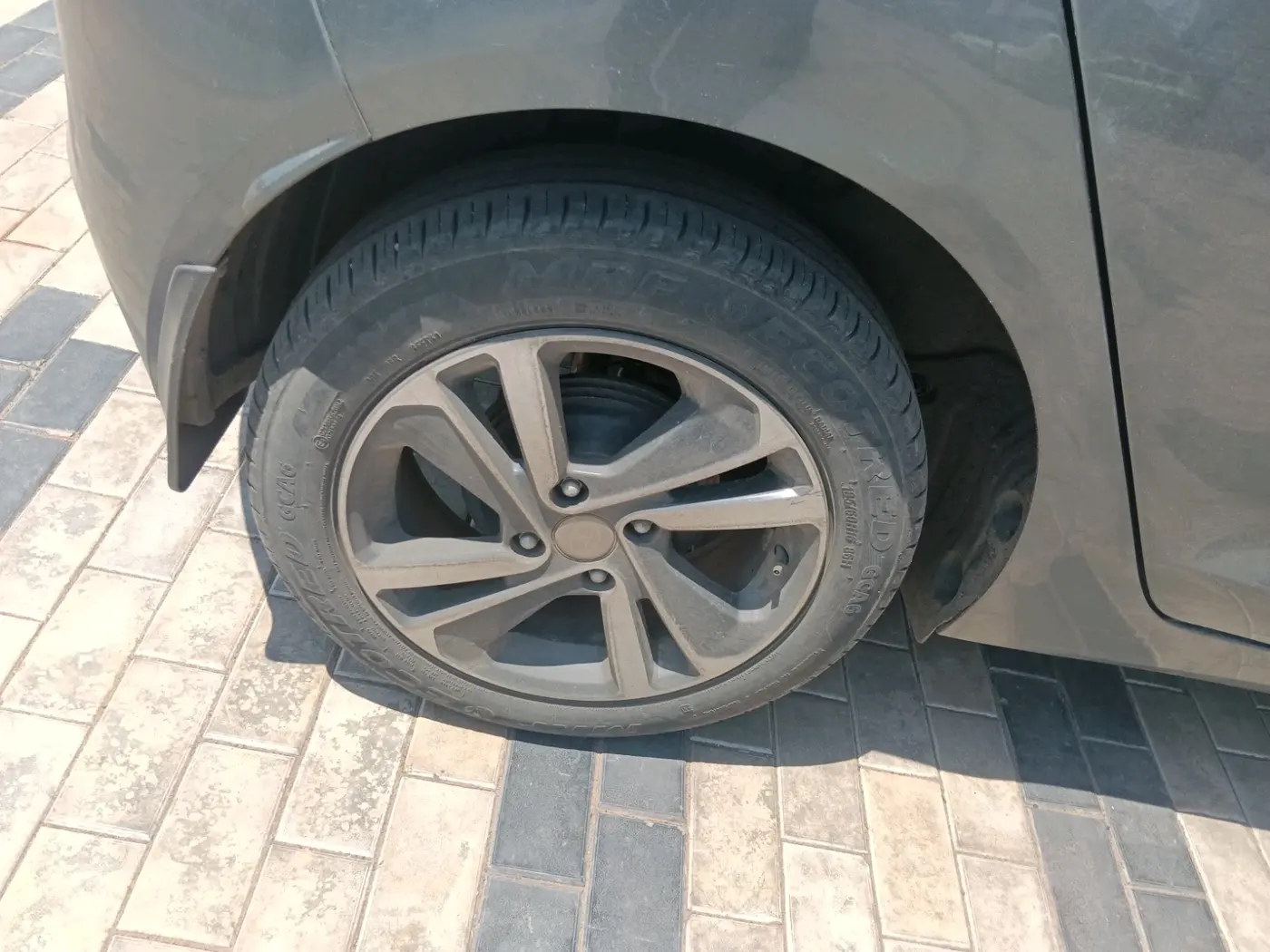 2024 Tata ALTROZ XZ CNG, CNG, Manual, 42,000 km, tyre