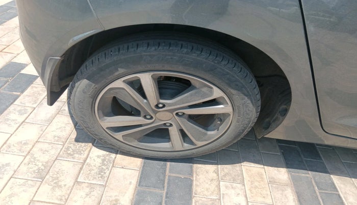 2024 Tata ALTROZ XZ CNG, CNG, Manual, 41,345 km, tyre