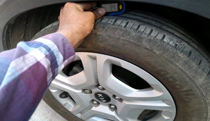 2021 KIA SONET HTX 1.5, Diesel, Manual, 1,28,971 km, tyre