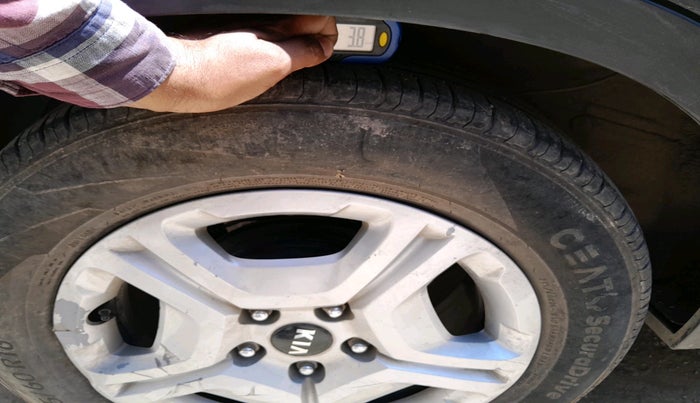 2021 KIA SONET HTX 1.5, Diesel, Manual, 1,28,971 km, tyre