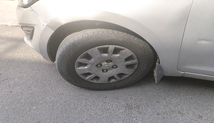 2013 Hyundai i20 MAGNA (O) 1.2, CNG, Manual, 84,551 km, tyre