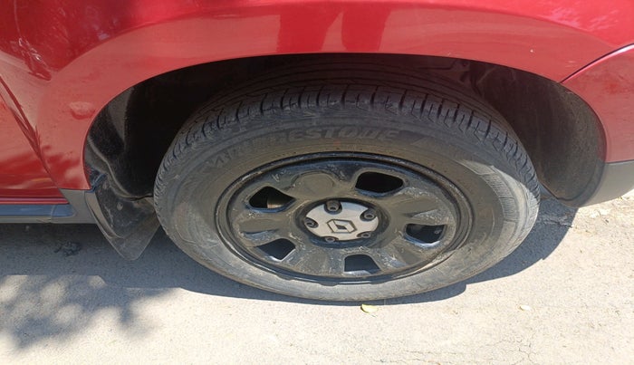 2015 Renault Duster 85 PS RXE DIESEL, Diesel, Manual, 1,08,837 km, tyre