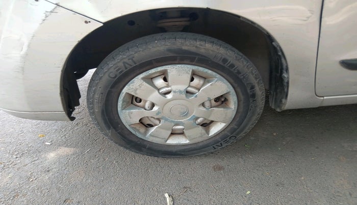 2011 Maruti Wagon R 1.0 LXI CNG, CNG, Manual, 1,44,696 km, tyre
