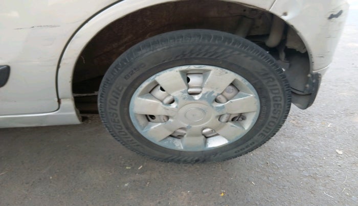 2011 Maruti Wagon R 1.0 LXI CNG, CNG, Manual, 1,44,696 km, tyre