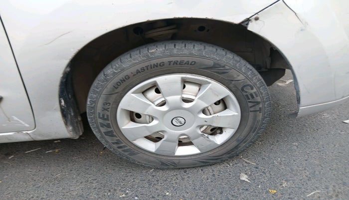 2011 Maruti Wagon R 1.0 LXI CNG, CNG, Manual, 1,44,696 km, tyre