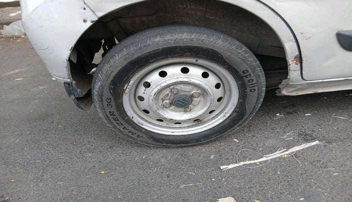 2011 Maruti Wagon R 1.0 LXI CNG, CNG, Manual, 1,44,696 km, tyre