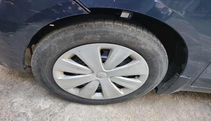 2017 Maruti Ertiga VXI CNG, CNG, Manual, 1,03,972 km, tyre