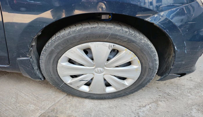 2017 Maruti Ertiga VXI CNG, CNG, Manual, 1,03,972 km, tyre