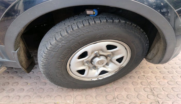 2017 Tata Hexa XM 4X2 7 STR, Diesel, Manual, 1,07,731 km, tyre