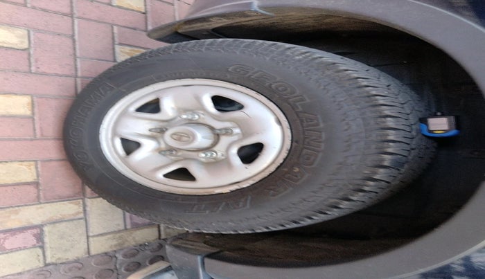 2017 Tata Hexa XM 4X2 7 STR, Diesel, Manual, 1,07,731 km, tyre