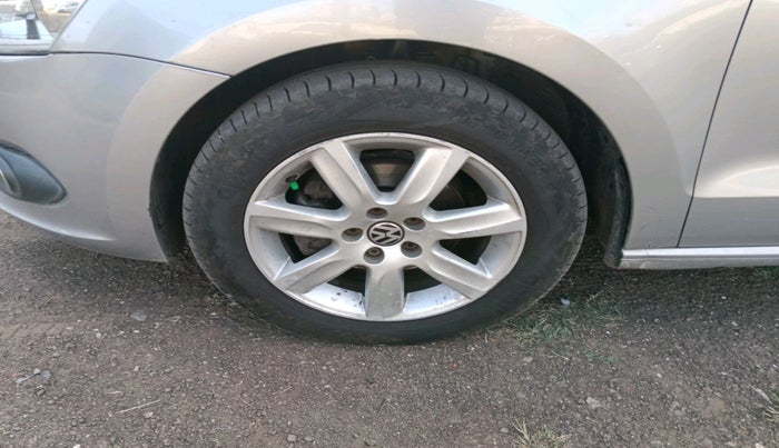 2012 Volkswagen Vento HIGHLINE DIESEL 1.6, Diesel, Manual, 1,66,161 km, tyre