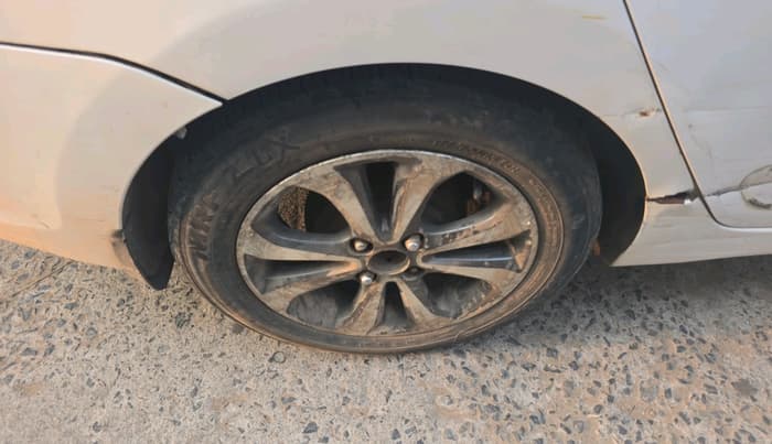 2014 Hyundai Xcent SX 1.1 CRDI (O), Diesel, Manual, 2,76,032 km, tyre