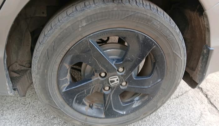 2014 Honda City 1.5L I-VTEC VX CVT, Petrol, Automatic, 1,01,280 km, tyre