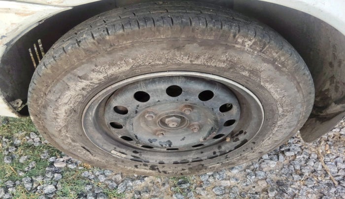 2008 Ford Ikon 1.4 DIESEL, Diesel, Manual, 1,43,396 km, tyre