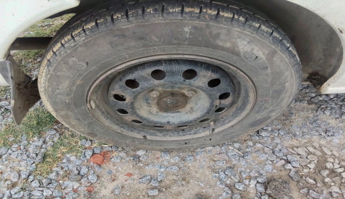 2008 Ford Ikon 1.4 DIESEL, Diesel, Manual, 1,43,396 km, tyre