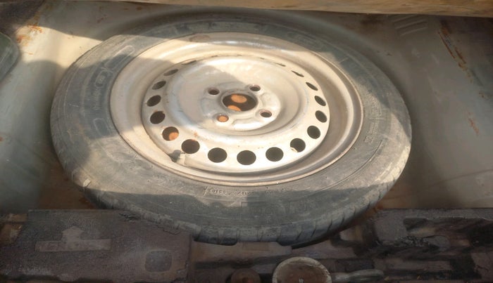 2014 Honda Amaze 1.5L I-DTEC E, Diesel, Manual, 1,19,486 km, tyre