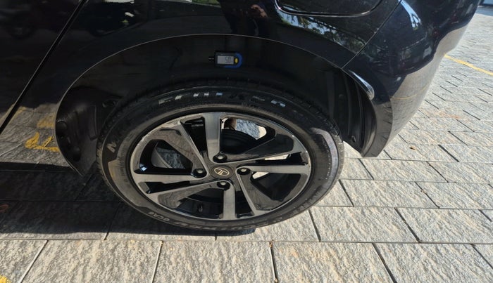 2023 Tata ALTROZ XZA PLUS DARK EDTION, Petrol, Automatic, 25,843 km, tyre