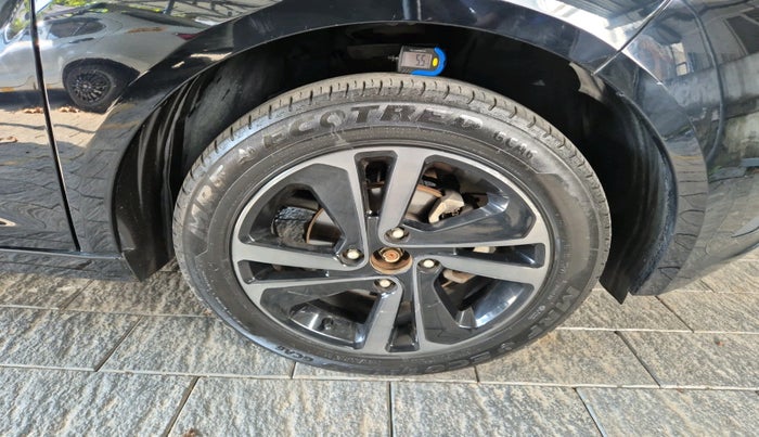 2023 Tata ALTROZ XZA PLUS DARK EDTION, Petrol, Automatic, 25,843 km, tyre