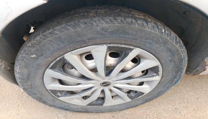 2015 Tata Indica Vista LX TDI, Diesel, Manual, 1,49,713 km, tyre