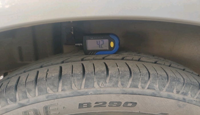 2013 Maruti Swift Dzire ZXI, Petrol, Manual, 60,594 km, tyre