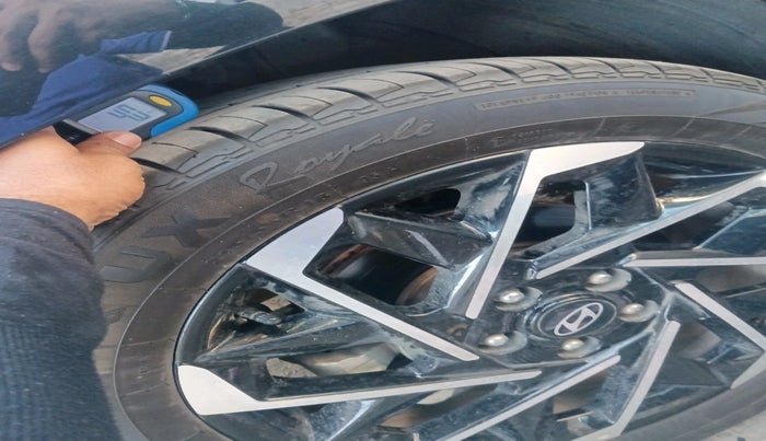 2024 Hyundai ALCAZAR Signature 7 STR 1.5 Diesel Automatic, Diesel, Automatic, 11,171 km, tyre