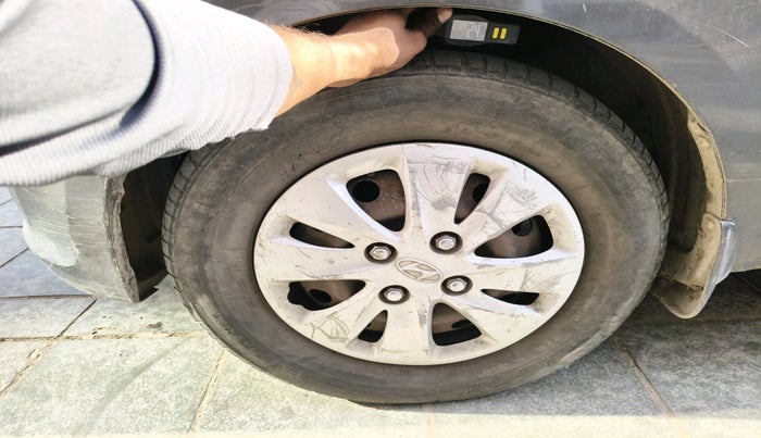 2011 Hyundai i10 MAGNA 1.2, CNG, Manual, 1,11,417 km, tyre