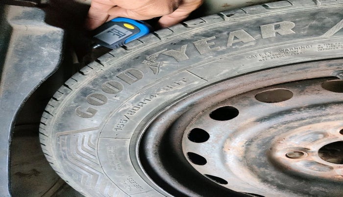 2012 Maruti Swift Dzire VDI, Diesel, Manual, 1,07,013 km, tyre