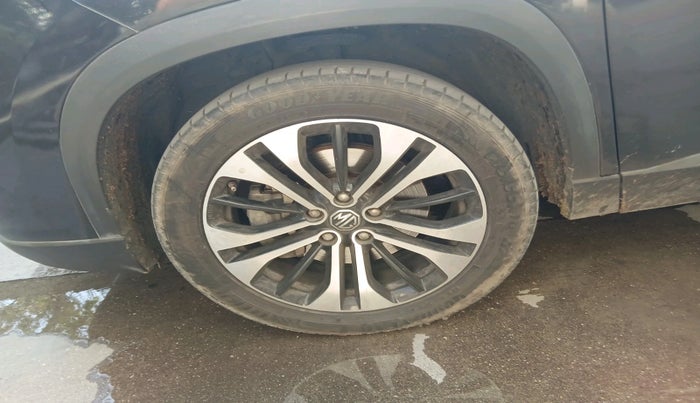 2023 MG HECTOR PLUS SHARP 2.0 DIESEL TURBO MT 6-STR, Diesel, Manual, 35,859 km, tyre