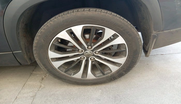 2023 MG HECTOR PLUS SHARP 2.0 DIESEL TURBO MT 6-STR, Diesel, Manual, 35,859 km, tyre