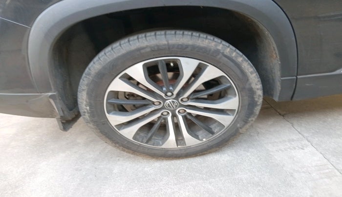 2023 MG HECTOR PLUS SHARP 2.0 DIESEL TURBO MT 6-STR, Diesel, Manual, 35,859 km, tyre