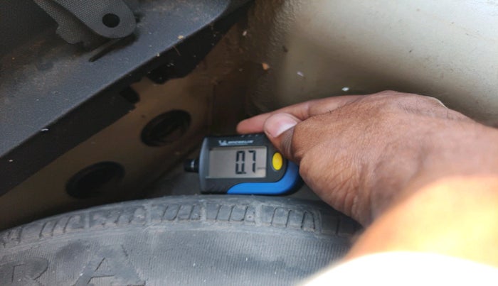 2013 Skoda Fabia ACTIVE PLUS 1.2 MPI, Petrol, Manual, 1,12,763 km, tyre