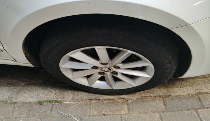 2015 Skoda Superb ELEGANCE 2.0 TDI CR AT, Diesel, Automatic, 97,826 km, tyre