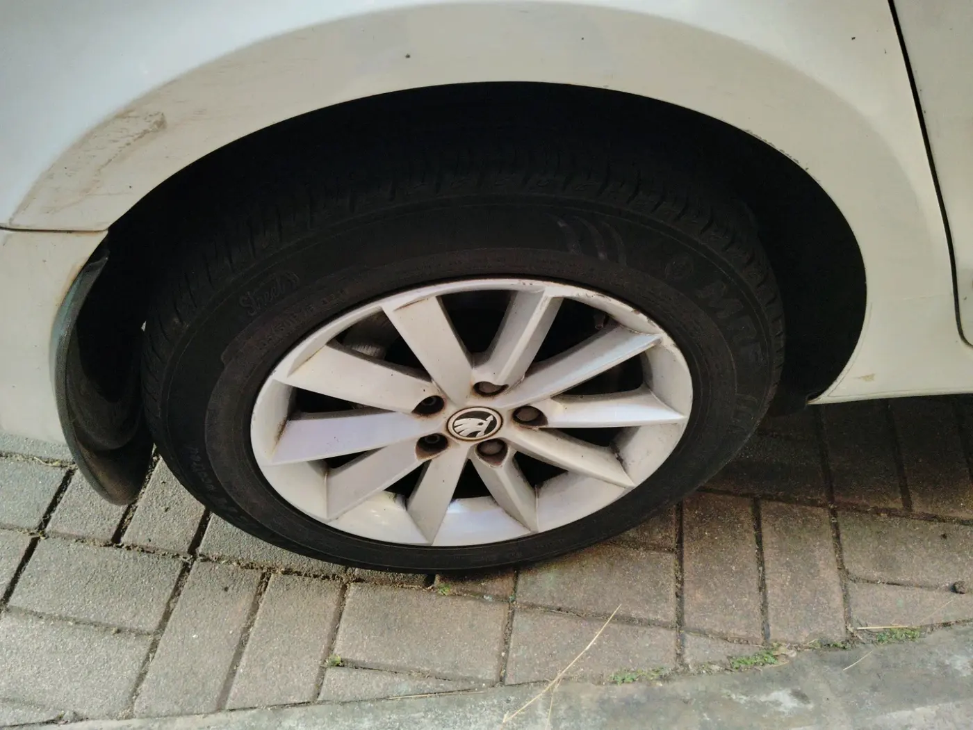 2015 Skoda Superb ELEGANCE 2.0 TDI CR AT, Diesel, Automatic, 97,826 km, tyre